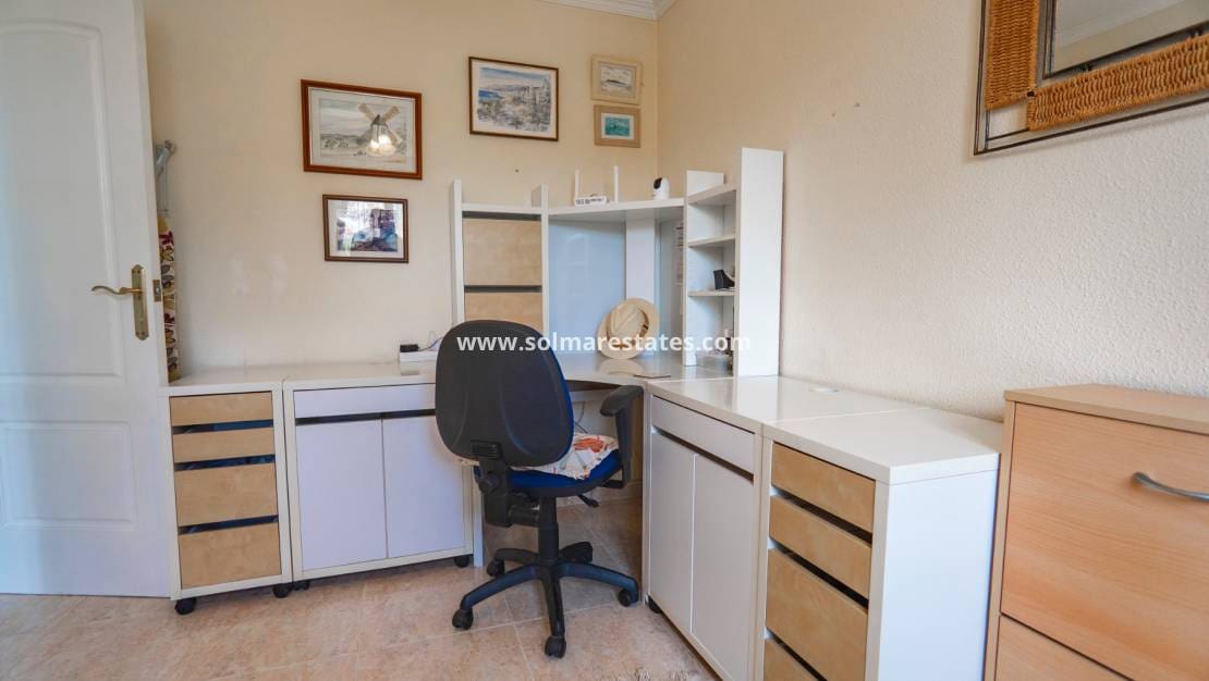 5 soverom Villa til salgs i La Marquesa med svømmebasseng - € 350 000 (Ref: 9144225)