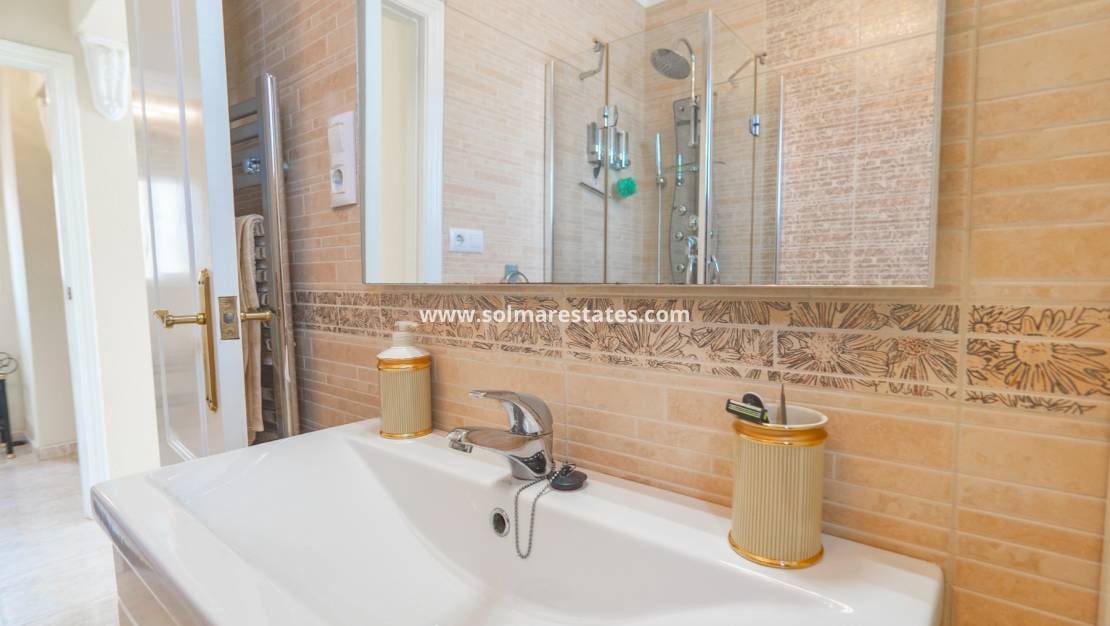 5 soverom Villa til salgs i La Marquesa med svømmebasseng - € 350 000 (Ref: 9144225)