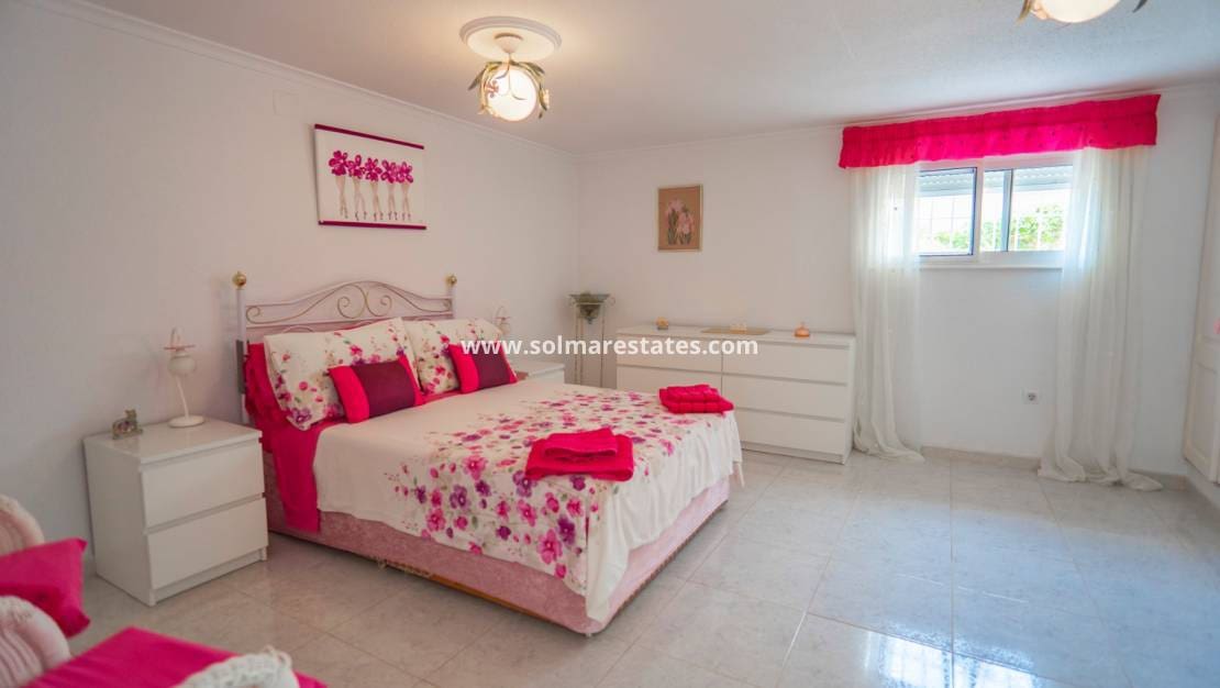 5 soverom Villa til salgs i La Marquesa med svømmebasseng - € 350 000 (Ref: 9144225)