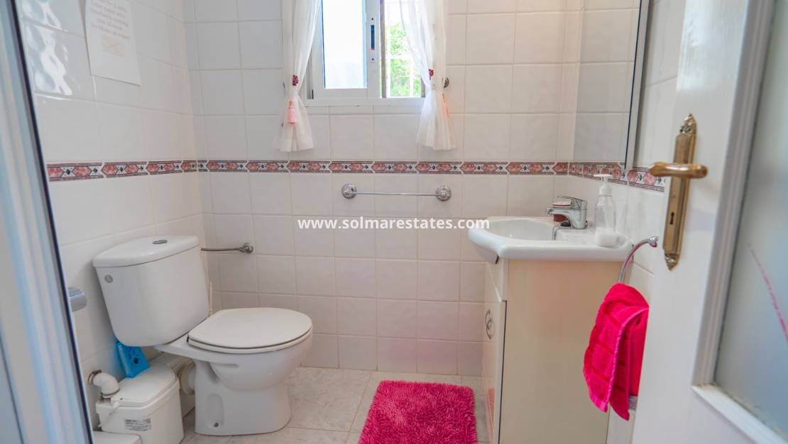 5 soverom Villa til salgs i La Marquesa med svømmebasseng - € 350 000 (Ref: 9144225)