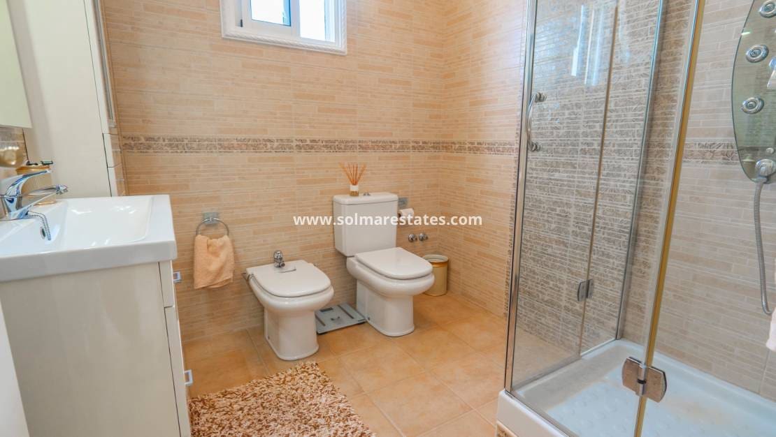 5 soverom Villa til salgs i La Marquesa med svømmebasseng - € 350 000 (Ref: 9144225)