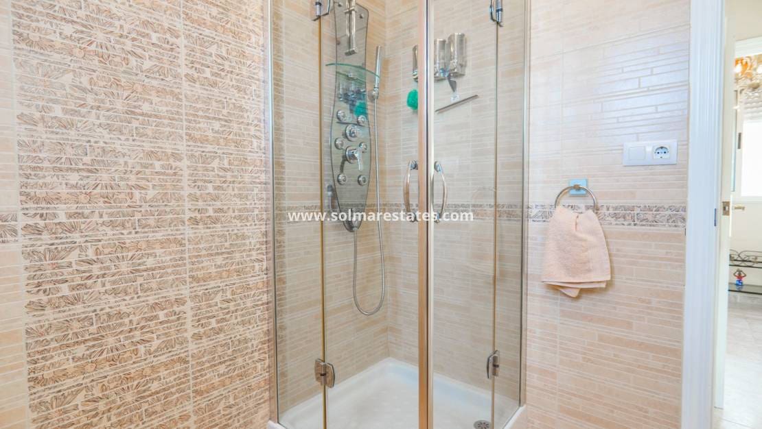 5 soverom Villa til salgs i La Marquesa med svømmebasseng - € 350 000 (Ref: 9144225)