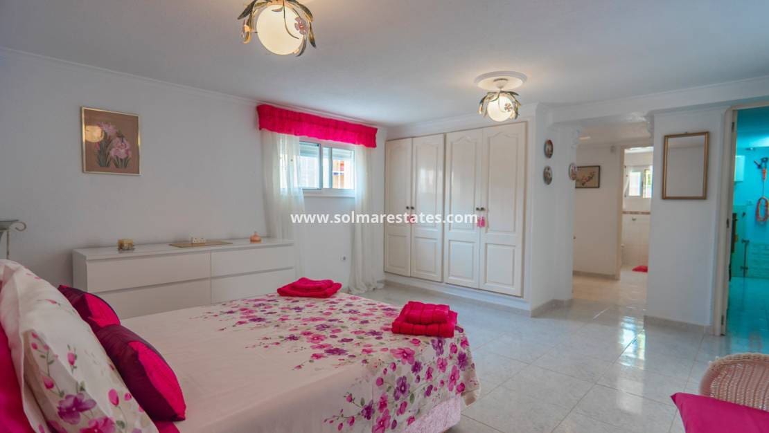 5 soverom Villa til salgs i La Marquesa med svømmebasseng - € 350 000 (Ref: 9144225)