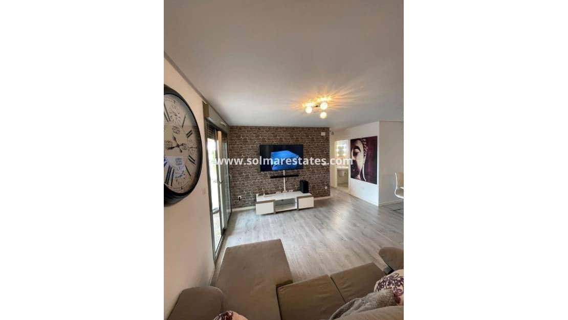 2 Zimmer Apartment zu verkaufen in Villamartin mit Pool - 235.000 € (Ref: 9146217)