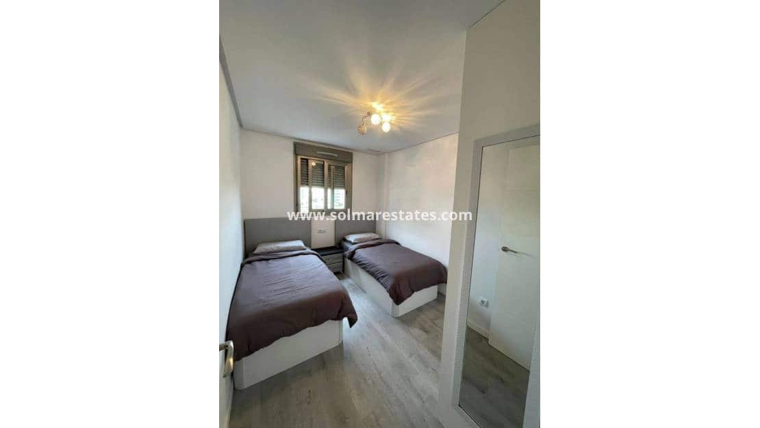 2 Zimmer Apartment zu verkaufen in Villamartin mit Pool - 235.000 € (Ref: 9146217)