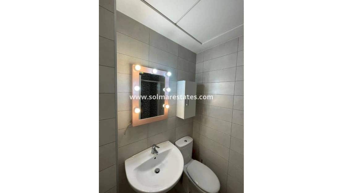 2 Zimmer Apartment zu verkaufen in Villamartin mit Pool - 235.000 € (Ref: 9146217)