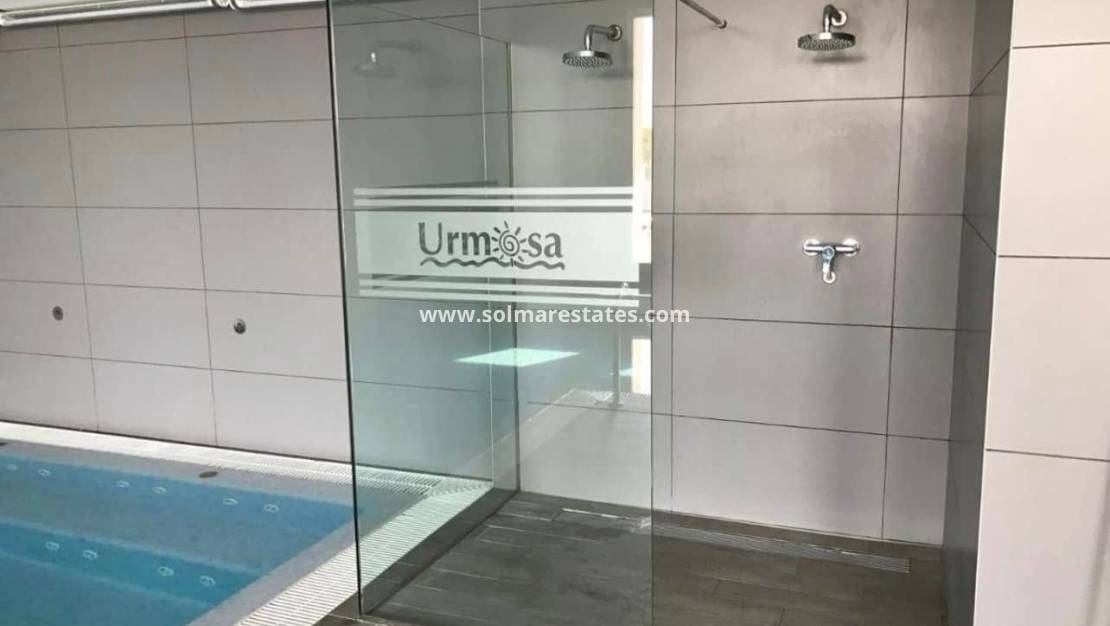 2 Zimmer Apartment zu verkaufen in Villamartin mit Pool - 235.000 € (Ref: 9146217)