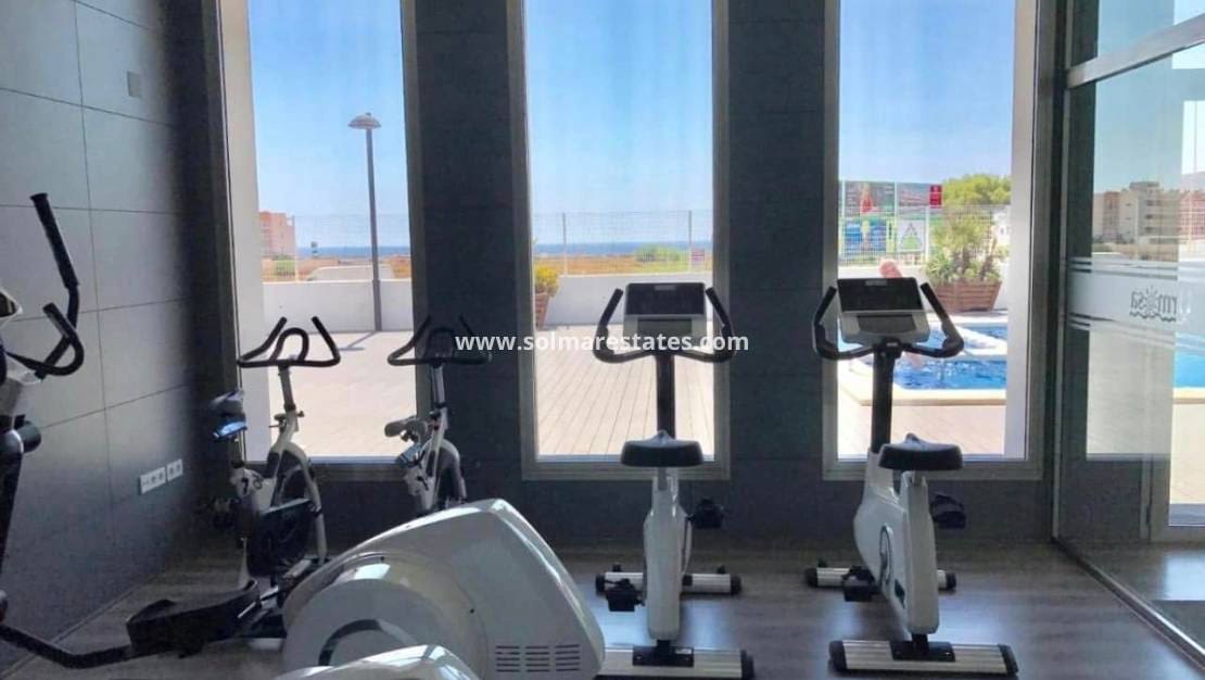 2 Zimmer Apartment zu verkaufen in Villamartin mit Pool - 235.000 € (Ref: 9146217)