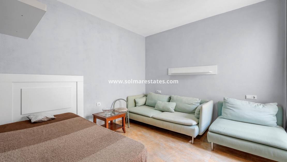 2 soveværelse Lejlighed til salg i Almoradi med swimmingpool - € 119.000 (Ref: 9147496)