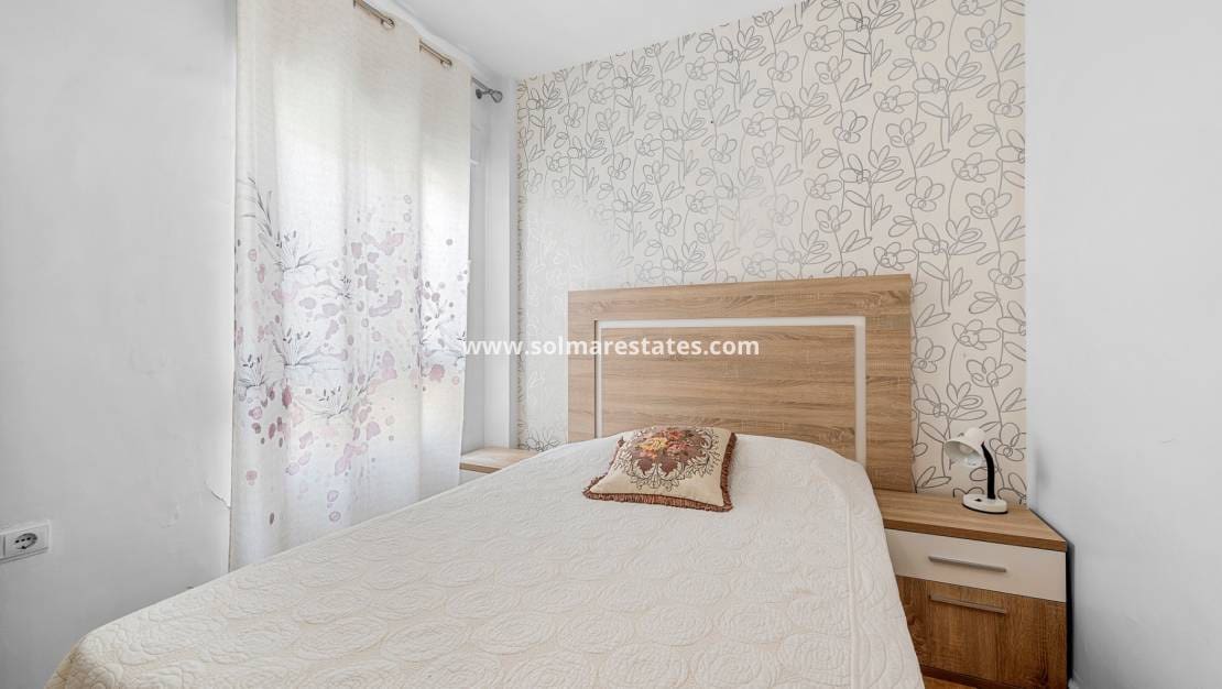 2 soveværelse Lejlighed til salg i Almoradi med swimmingpool - € 119.000 (Ref: 9147496)