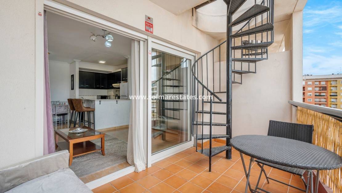 2 soveværelse Lejlighed til salg i Almoradi med swimmingpool - € 119.000 (Ref: 9147496)