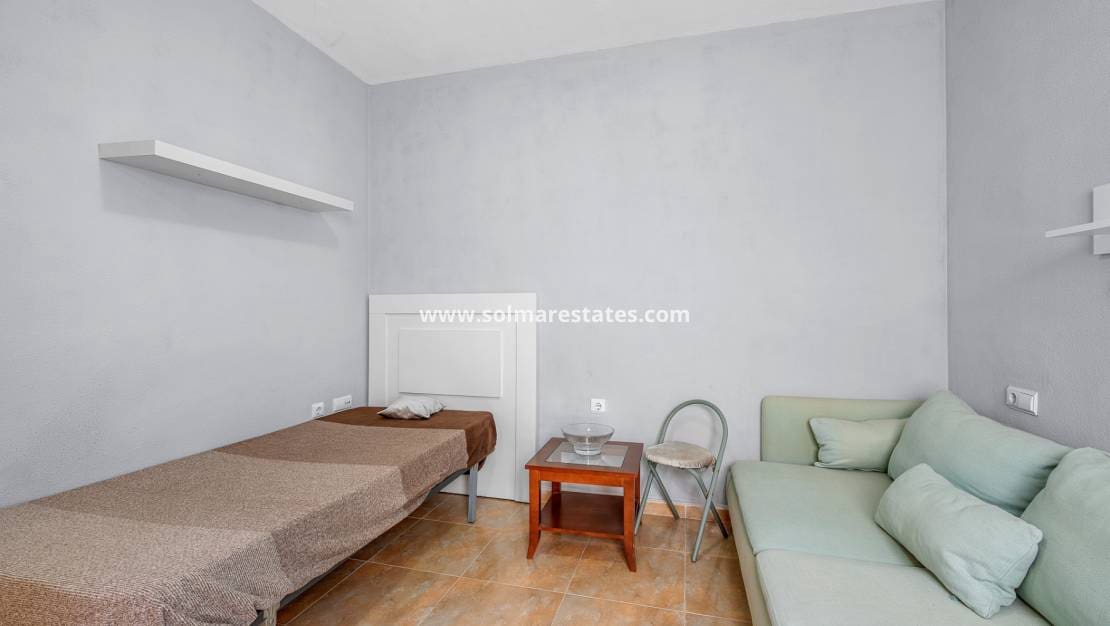 2 soveværelse Lejlighed til salg i Almoradi med swimmingpool - € 119.000 (Ref: 9147496)