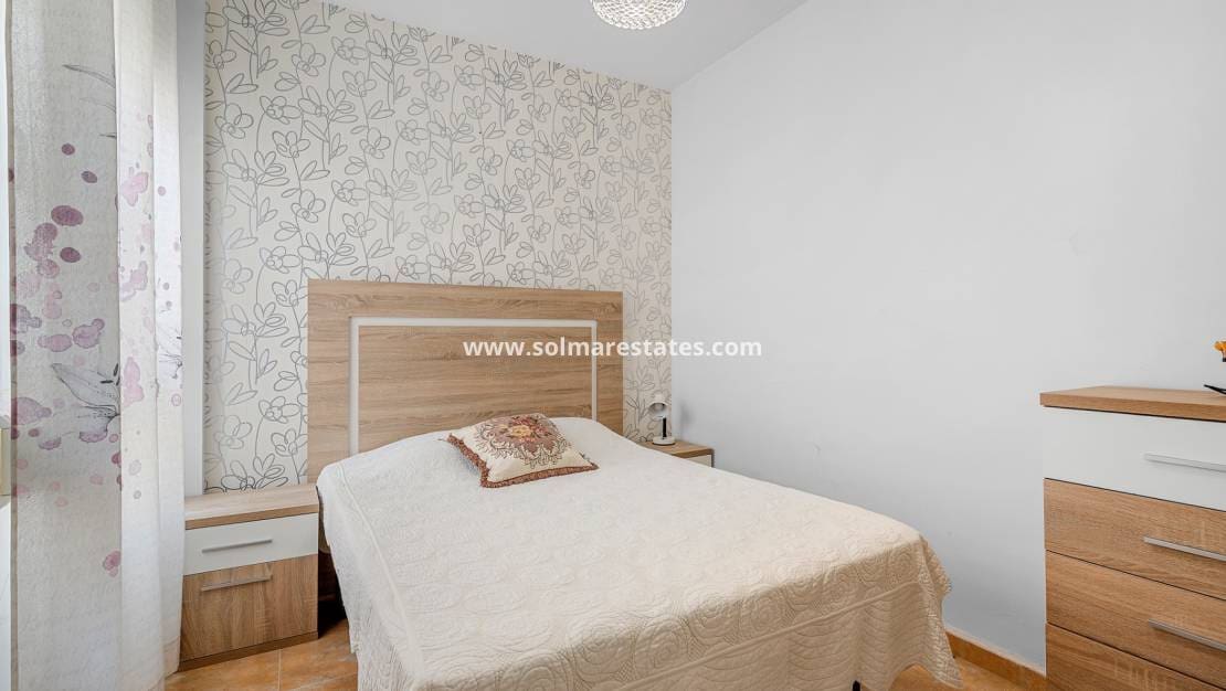 2 soveværelse Lejlighed til salg i Almoradi med swimmingpool - € 119.000 (Ref: 9147496)