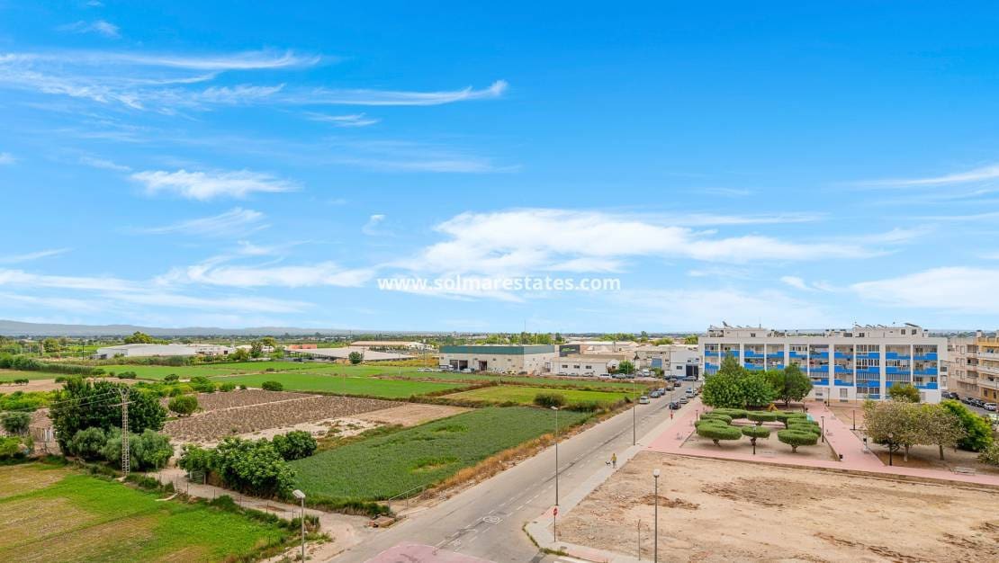 2 soveværelse Lejlighed til salg i Almoradi med swimmingpool - € 119.000 (Ref: 9147496)