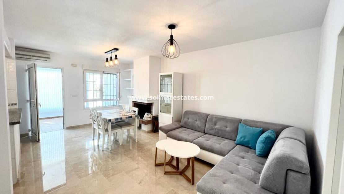 3 slaapkamer Bungalow te koop in Villamartin met zwembad - € 190.000 (Ref: 9148196)