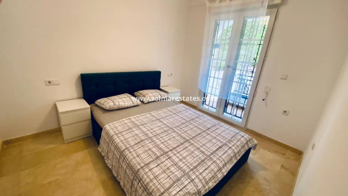 3 slaapkamer Bungalow te koop in Villamartin met zwembad - € 190.000 (Ref: 9148196)