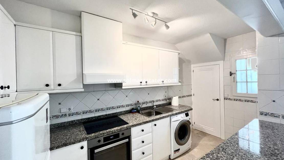 3 slaapkamer Bungalow te koop in Villamartin met zwembad - € 190.000 (Ref: 9148196)