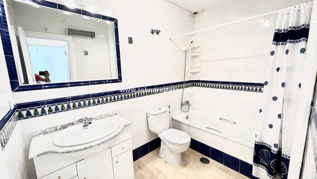 3 slaapkamer Bungalow te koop in Villamartin met zwembad - € 190.000 (Ref: 9148196)