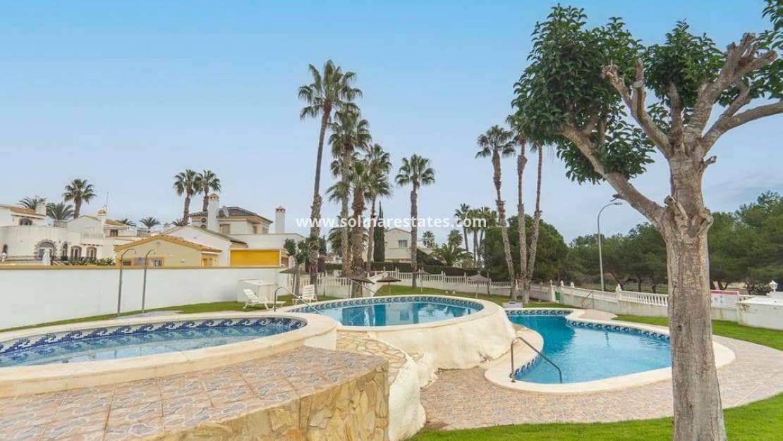 3 slaapkamer Bungalow te koop in Villamartin met zwembad - € 190.000 (Ref: 9148196)