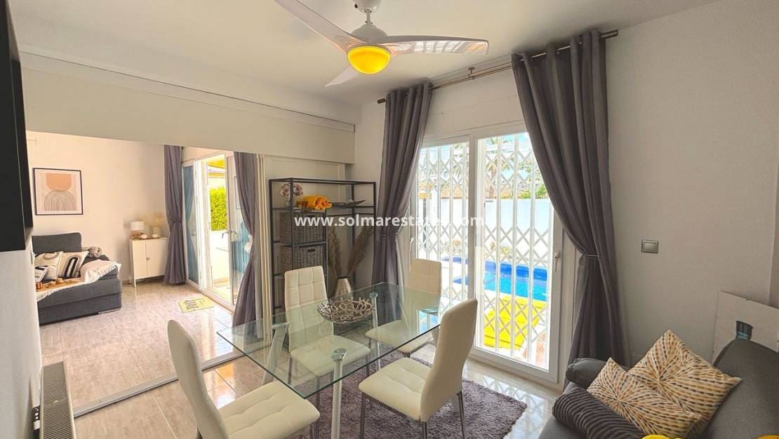 3 bedroom Villa for sale in Villamartin with pool - € 424,995 (Ref: 9154682)