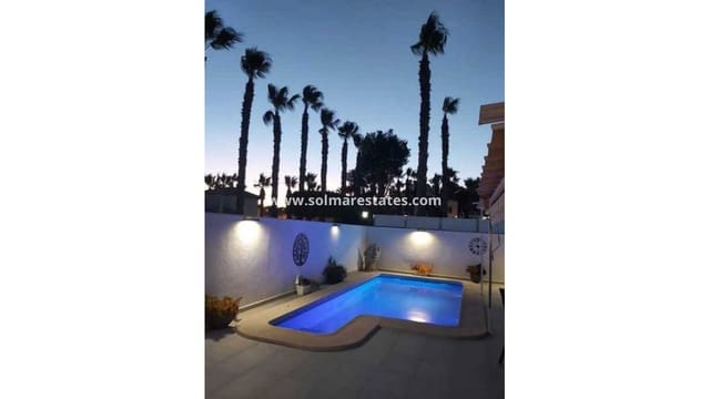 3 bedroom Villa for sale in Villamartin, Orihuela with pool - € 424,995 (Ref: 9154682)