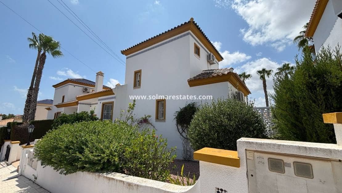 3 bedroom Villa for sale in Villamartin with pool - € 424,995 (Ref: 9154682)