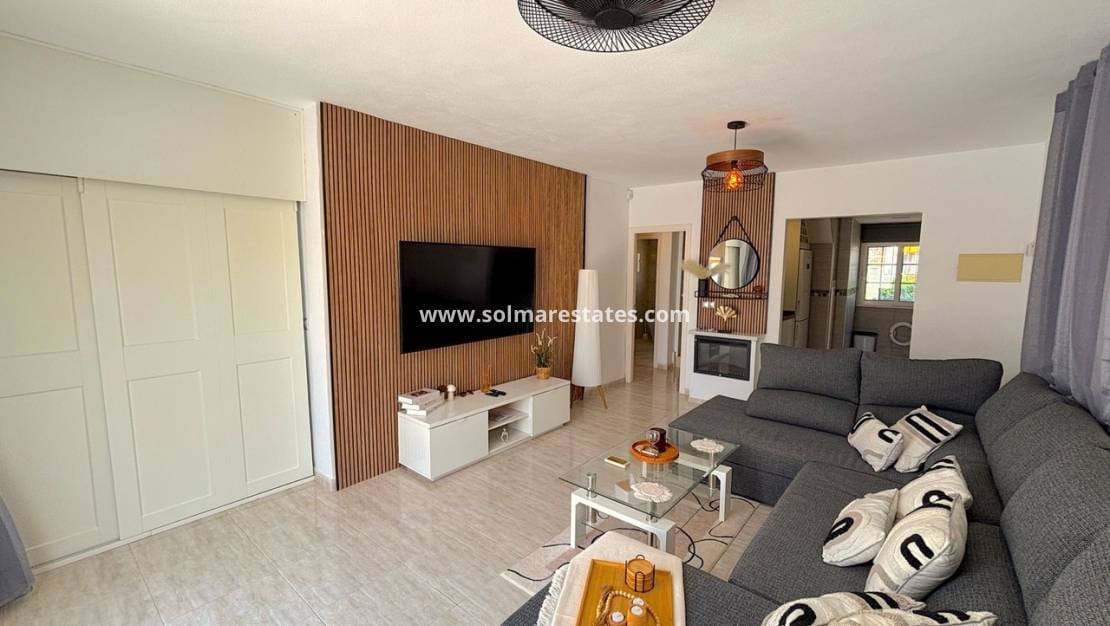 3 bedroom Villa for sale in Villamartin with pool - € 424,995 (Ref: 9154682)