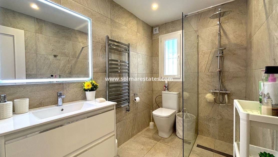 3 bedroom Villa for sale in Villamartin with pool - € 424,995 (Ref: 9154682)