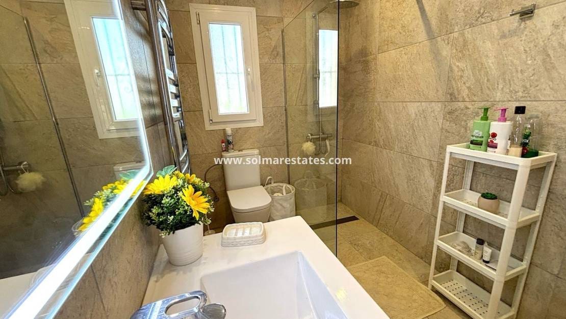 3 bedroom Villa for sale in Villamartin with pool - € 424,995 (Ref: 9154682)