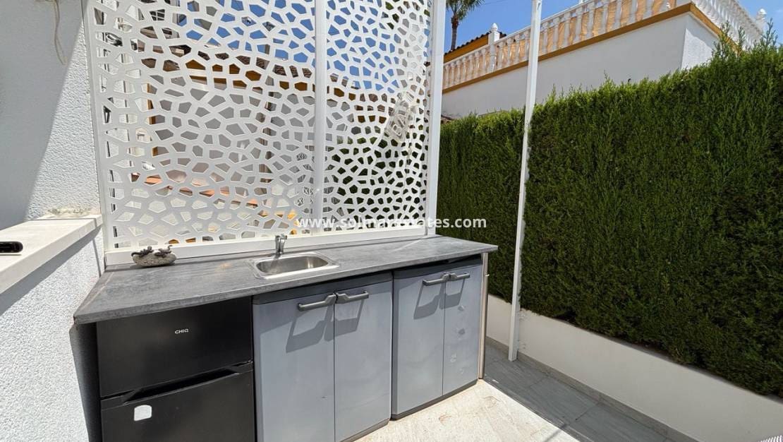 3 bedroom Villa for sale in Villamartin with pool - € 424,995 (Ref: 9154682)