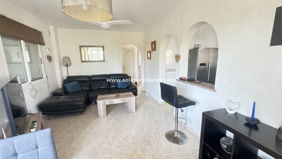 4 Zimmer Villa zu verkaufen in Villamartin - 299.000 € (Ref: 9164800)