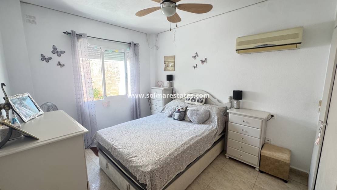 4 Zimmer Villa zu verkaufen in Villamartin - 299.000 € (Ref: 9164800)