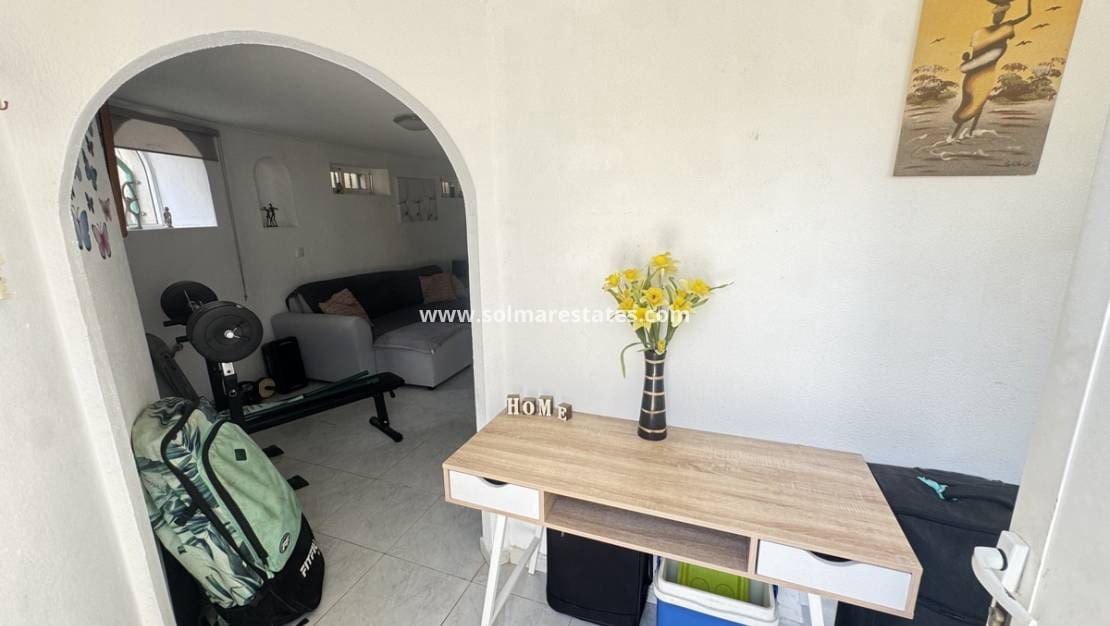 4 Zimmer Villa zu verkaufen in Villamartin - 299.000 € (Ref: 9164800)