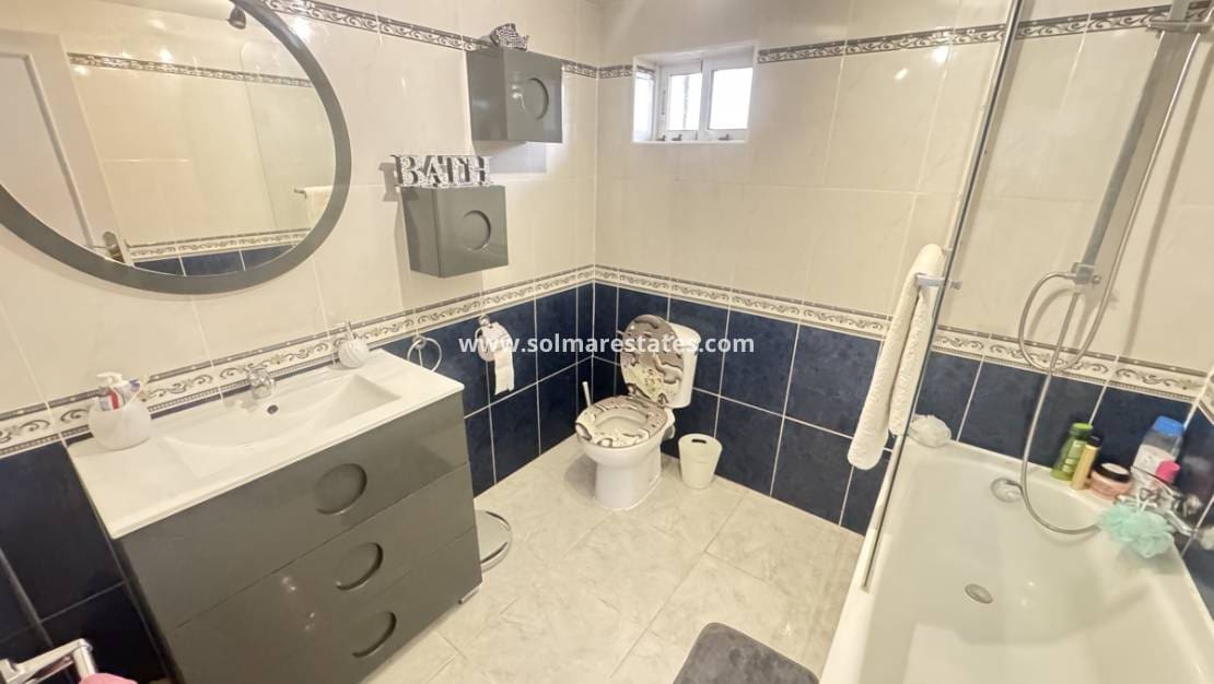 4 Zimmer Villa zu verkaufen in Villamartin - 299.000 € (Ref: 9164800)