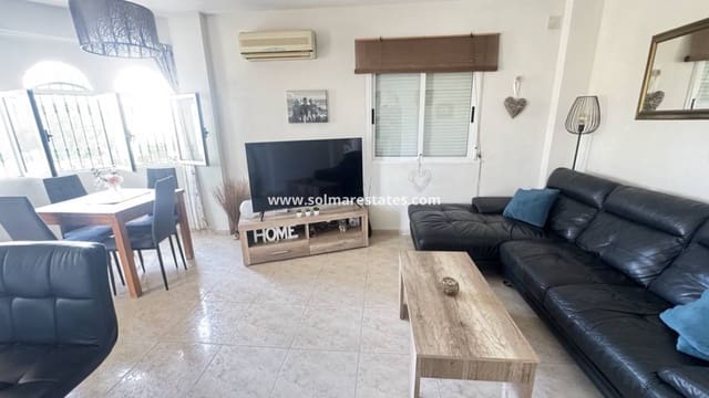 Chalet de 4 habitaciones en Villamartin, Orihuela en venta - 299.000 € (Ref: 9164800)