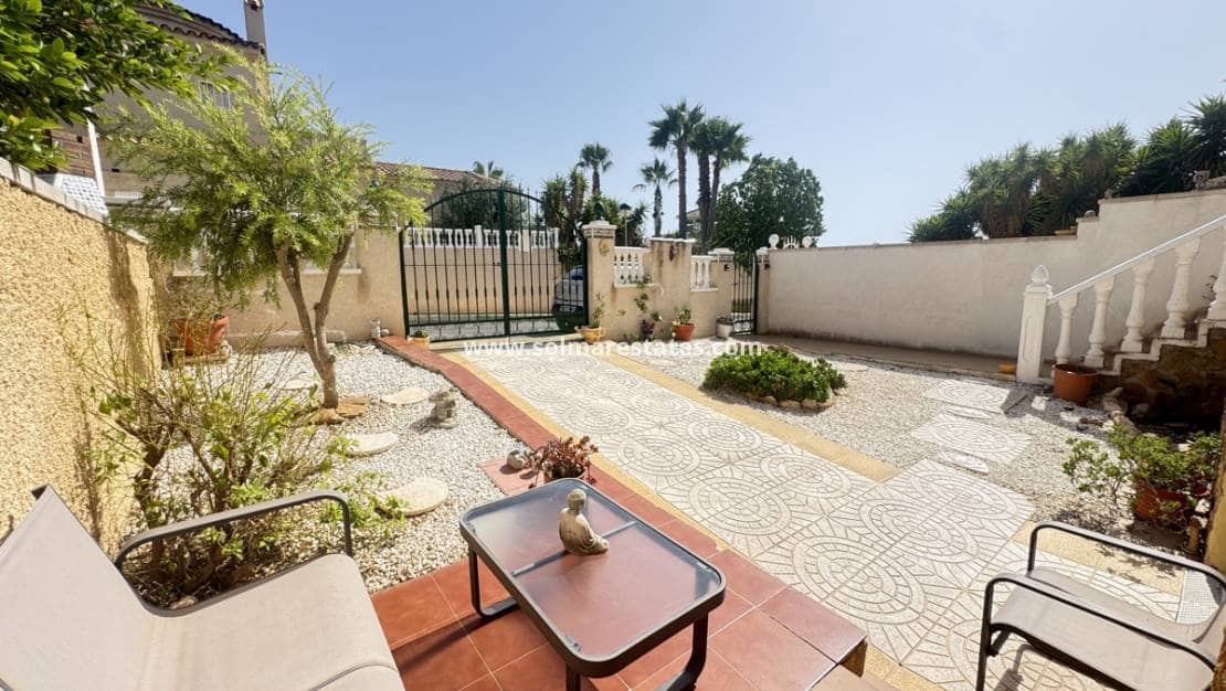 4 Zimmer Villa zu verkaufen in Villamartin - 299.000 € (Ref: 9164800)