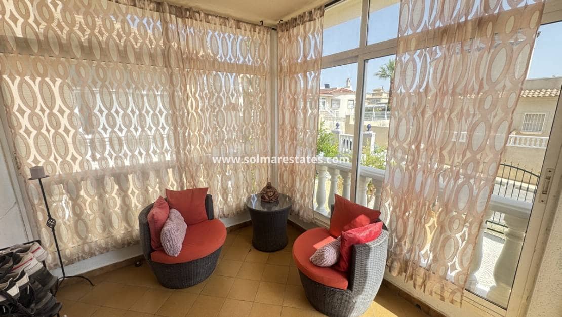 4 Zimmer Villa zu verkaufen in Villamartin - 299.000 € (Ref: 9164800)