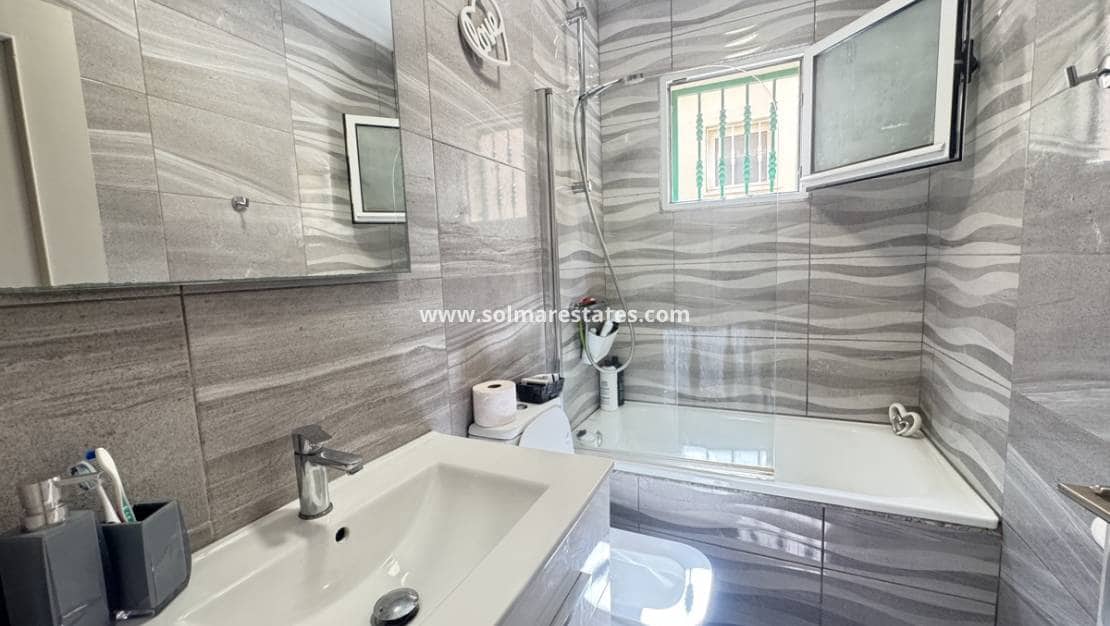 4 Zimmer Villa zu verkaufen in Villamartin - 299.000 € (Ref: 9164800)