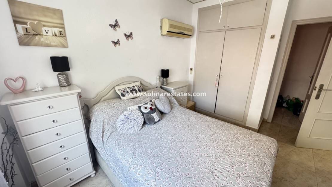 4 Zimmer Villa zu verkaufen in Villamartin - 299.000 € (Ref: 9164800)