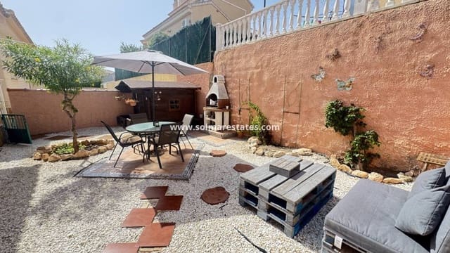 Chalet de 4 habitaciones en Villamartin, Orihuela en venta - 299.000 € (Ref: 9164800)