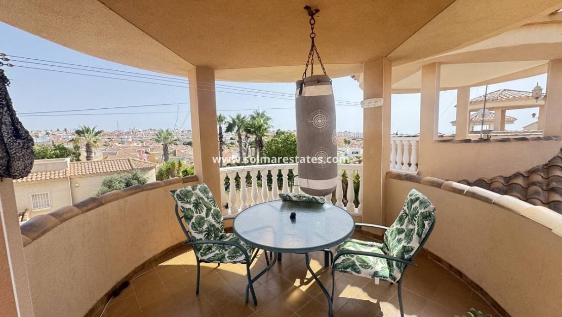 4 Zimmer Villa zu verkaufen in Villamartin - 299.000 € (Ref: 9164800)