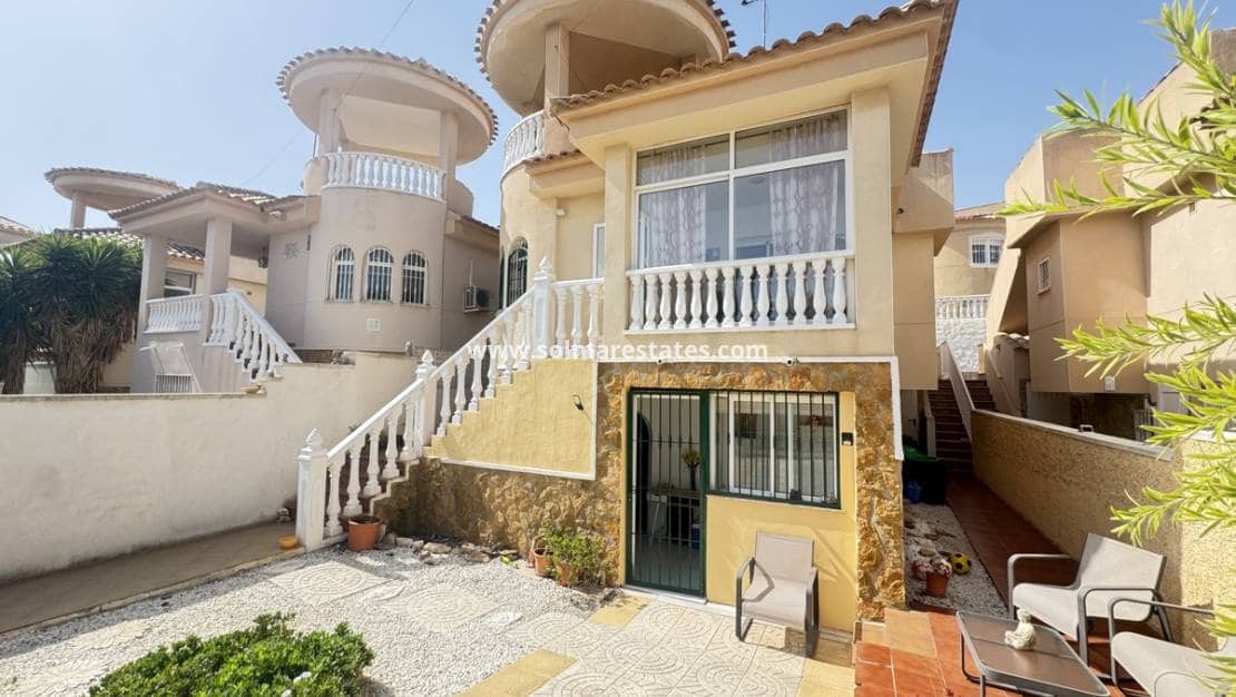 4 Zimmer Villa zu verkaufen in Villamartin - 299.000 € (Ref: 9164800)