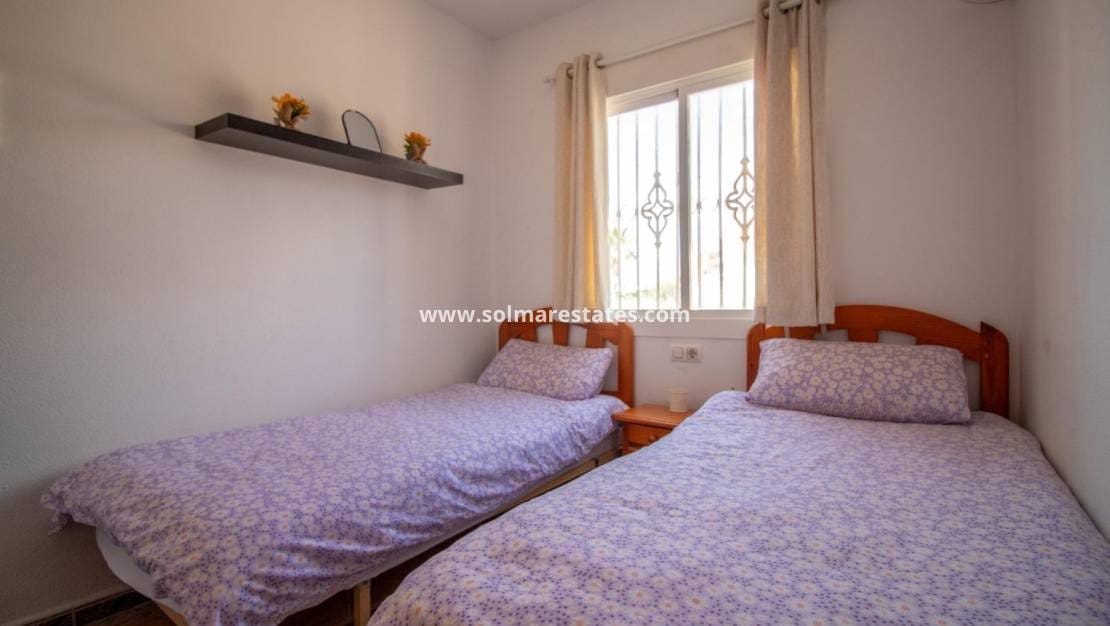 2 soverom Hus til salgs i Cabo Roig med svømmebasseng - € 189 000 (Ref: 9168085)