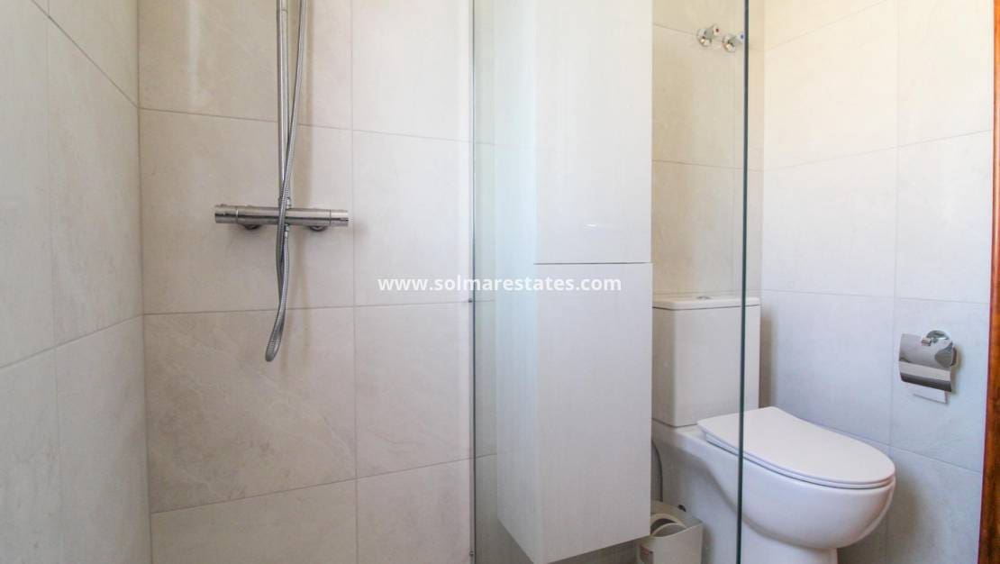 2 soverom Hus til salgs i Cabo Roig med svømmebasseng - € 189 000 (Ref: 9168085)