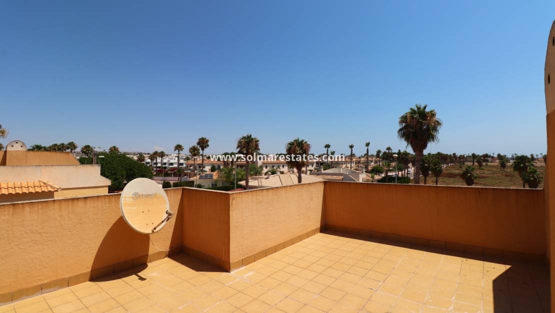 3 chambre Villa/Maison Semi-Mitoyenne à vendre à Ciudad Quesada avec piscine - 209 950 € (Ref: 9168998)