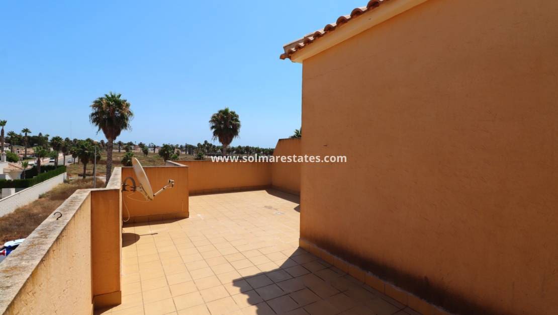 3 chambre Villa/Maison Semi-Mitoyenne à vendre à Ciudad Quesada avec piscine - 209 950 € (Ref: 9168998)