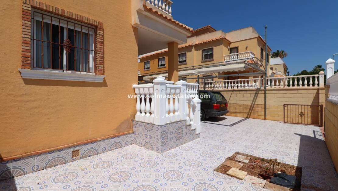 3 chambre Villa/Maison Semi-Mitoyenne à vendre à Ciudad Quesada avec piscine - 209 950 € (Ref: 9168998)