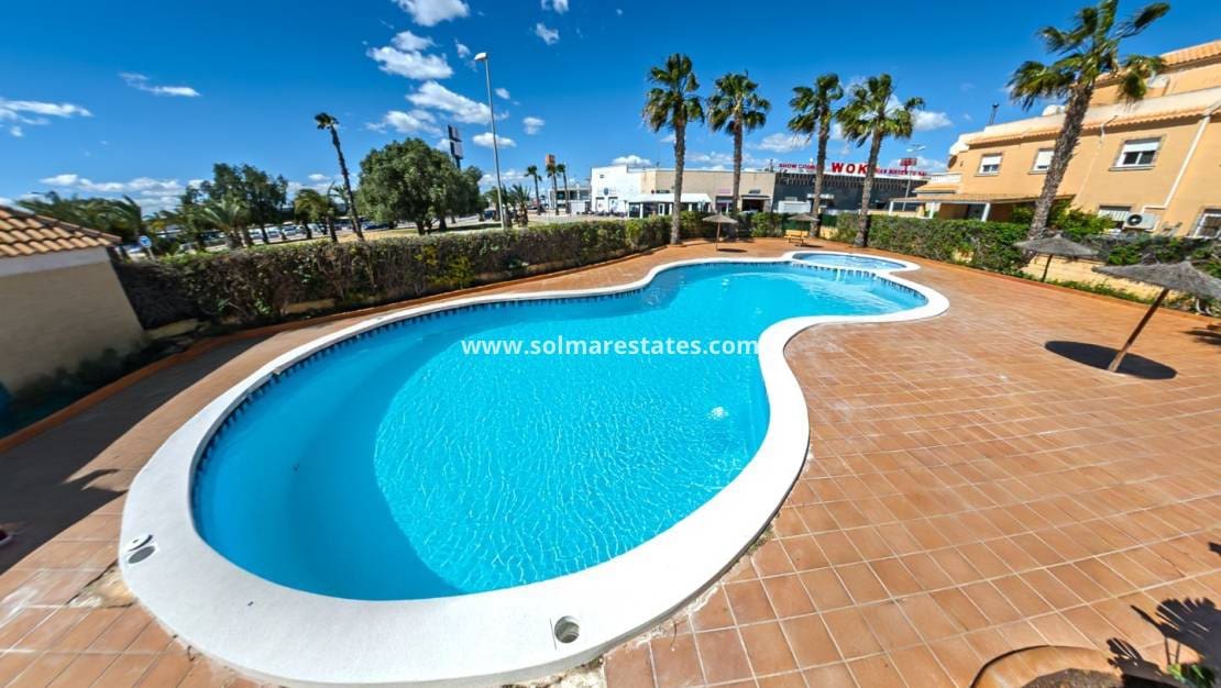 3 chambre Villa/Maison Semi-Mitoyenne à vendre à Ciudad Quesada avec piscine - 209 950 € (Ref: 9168998)