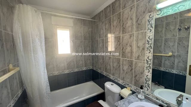 Casa de 2 habitaciones en Villamartin, Orihuela en venta con piscina - 160.000 € (Ref: 9172397)