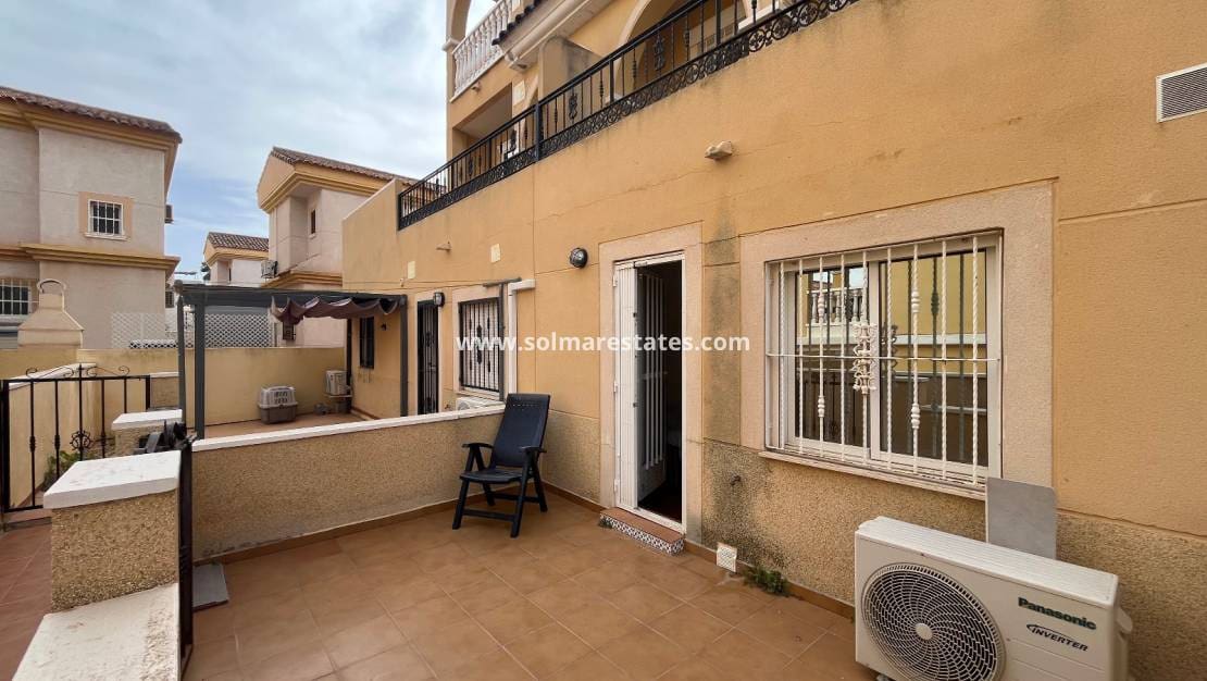 2 camera da letto Casa in vendita in Villamartin con piscina - 160.000 € (Rif: 9172397)
